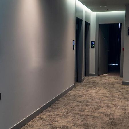 Center Hotel Sarandë エクステリア 写真