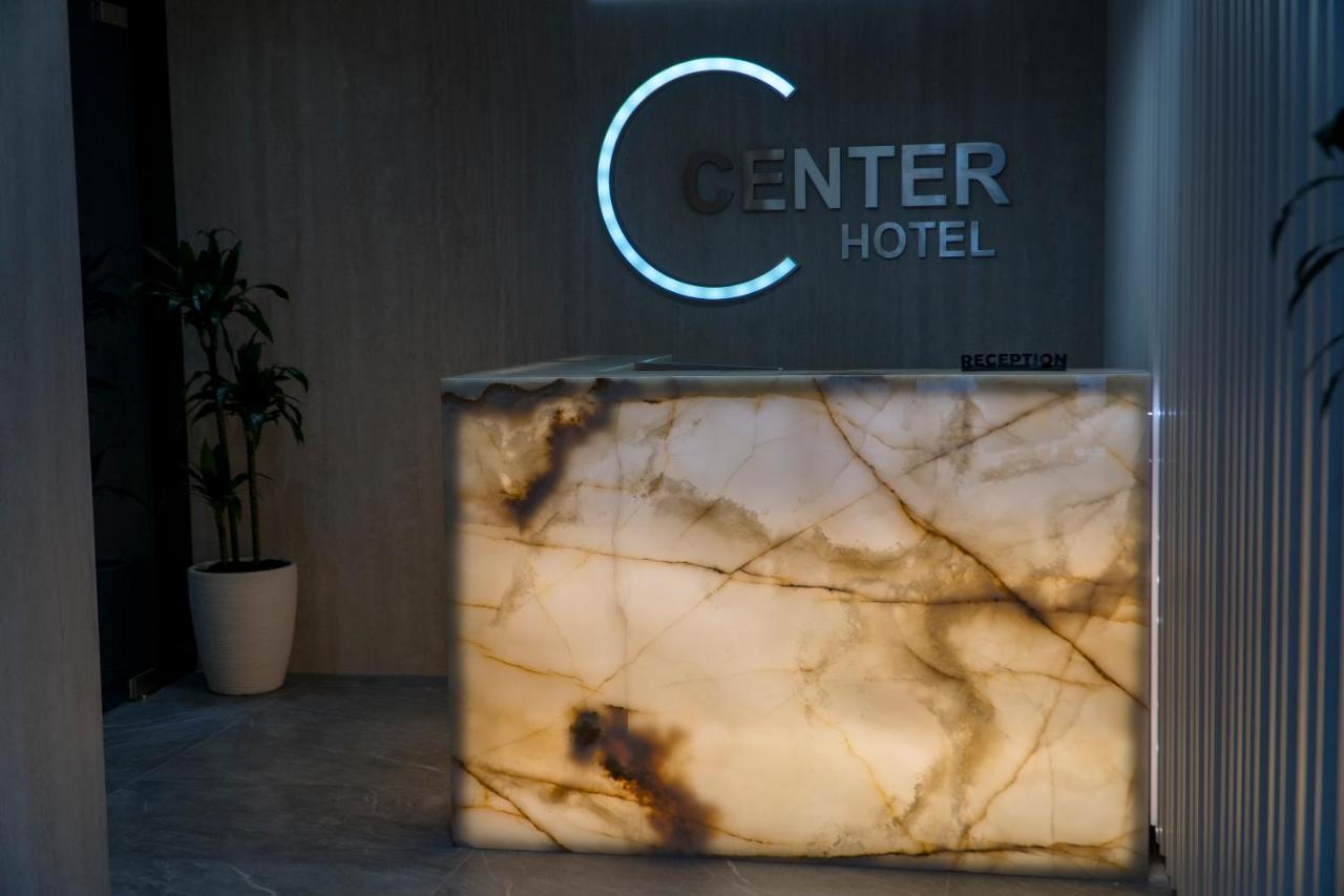 Center Hotel Sarandë エクステリア 写真