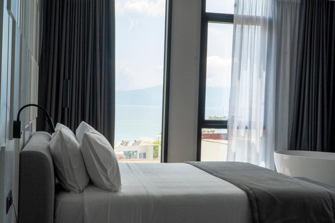 Center Hotel Sarandë エクステリア 写真