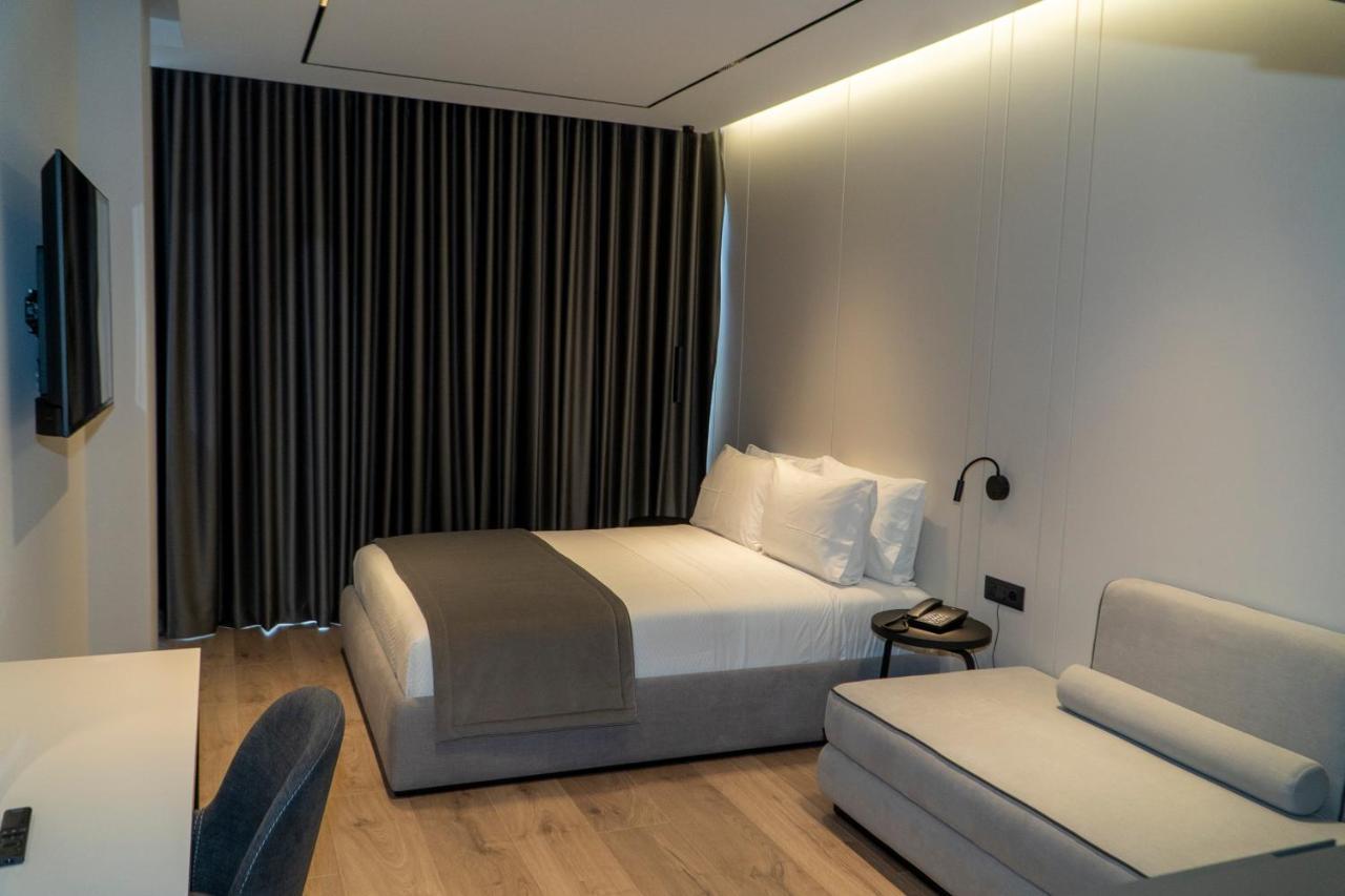 Center Hotel Sarandë エクステリア 写真