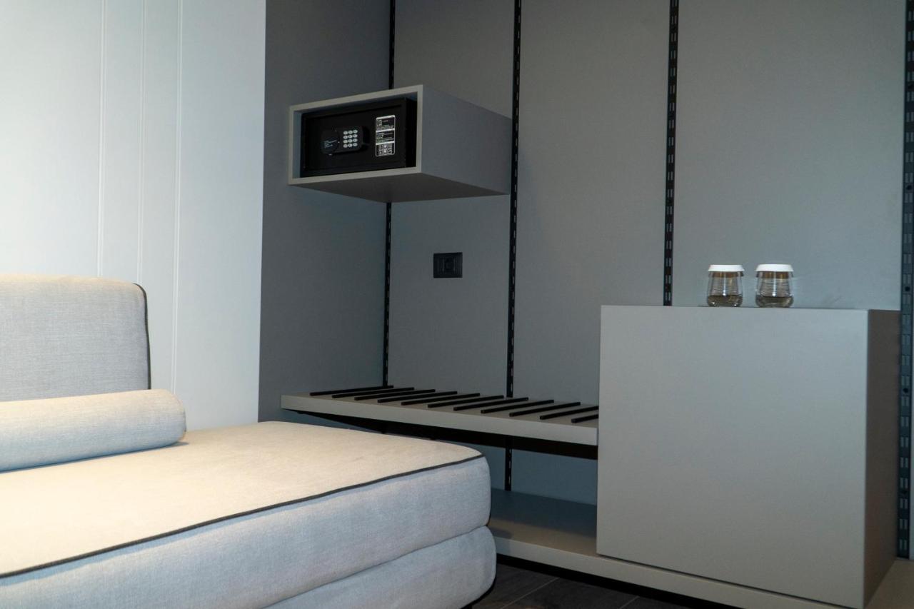 Center Hotel Sarandë エクステリア 写真