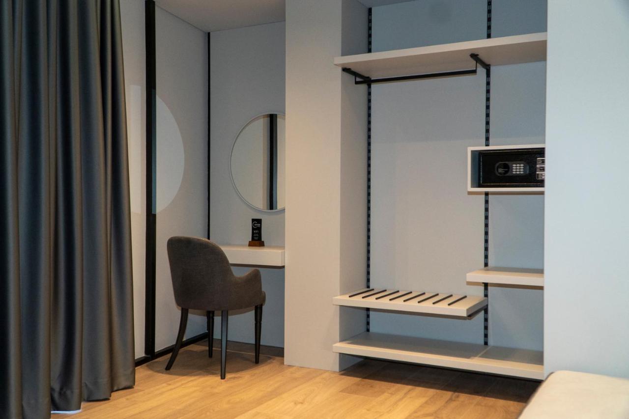 Center Hotel Sarandë エクステリア 写真