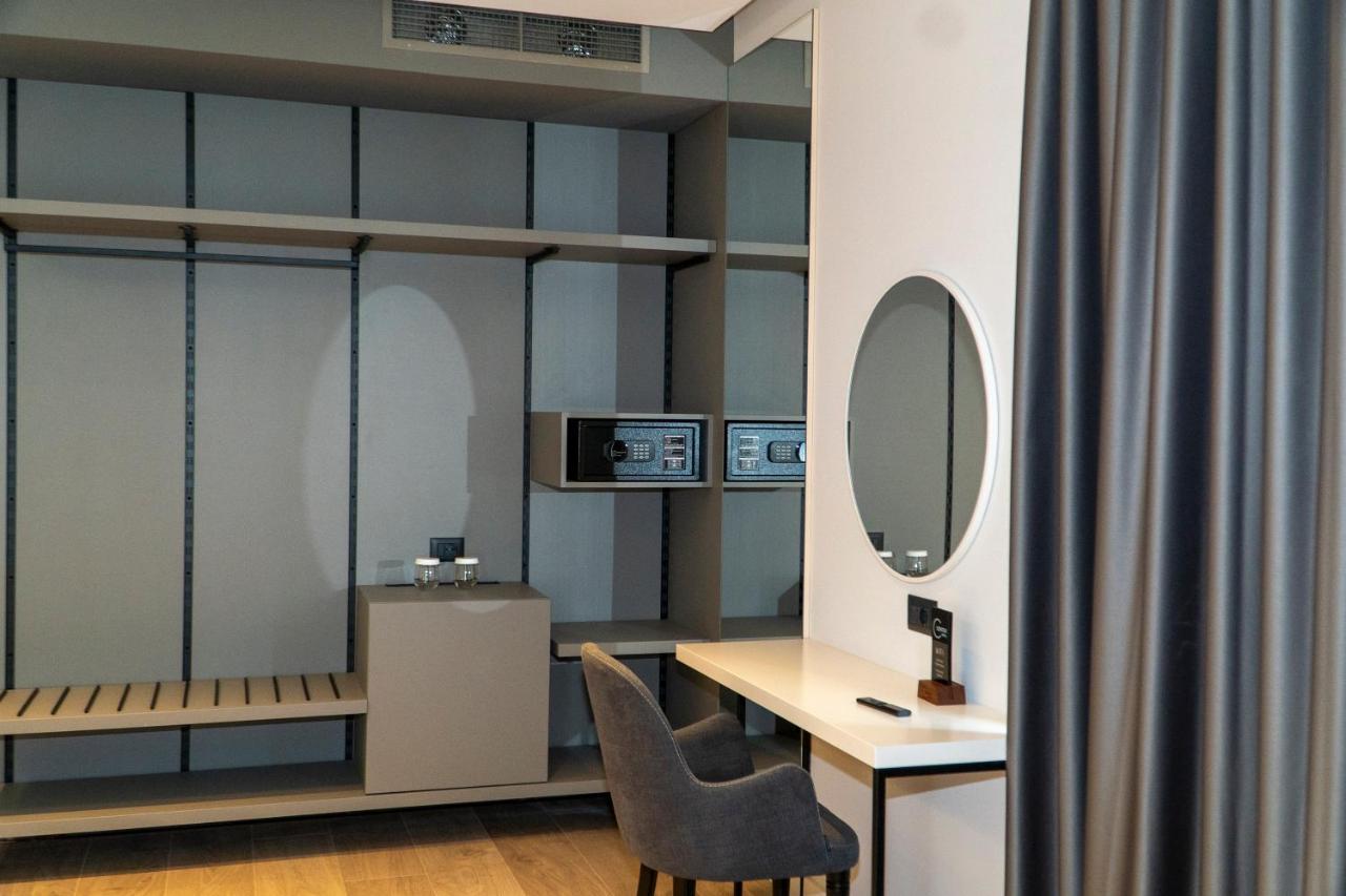 Center Hotel Sarandë エクステリア 写真