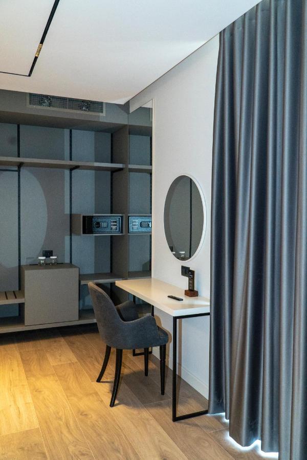 Center Hotel Sarandë エクステリア 写真