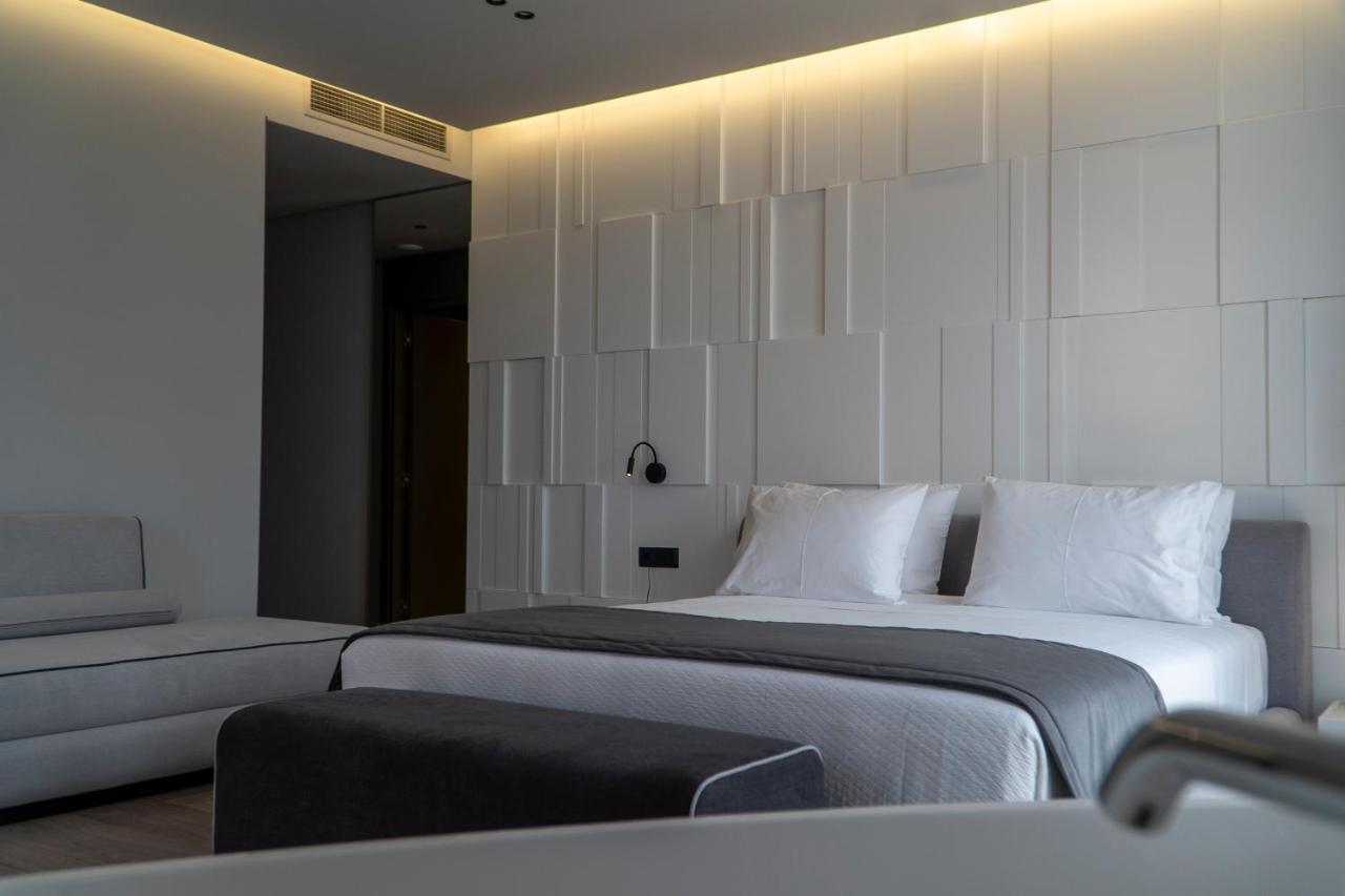 Center Hotel Sarandë エクステリア 写真