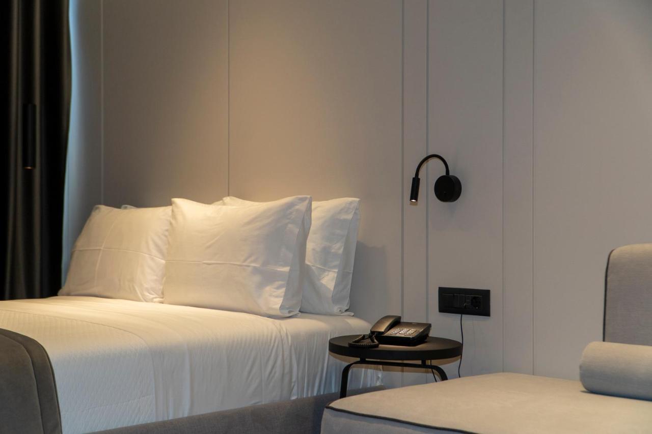 Center Hotel Sarandë エクステリア 写真