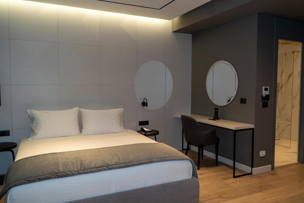 Center Hotel Sarandë エクステリア 写真