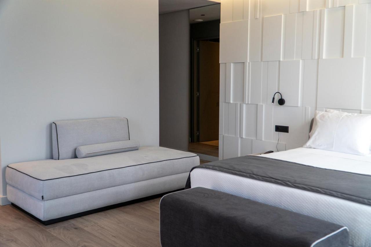 Center Hotel Sarandë エクステリア 写真