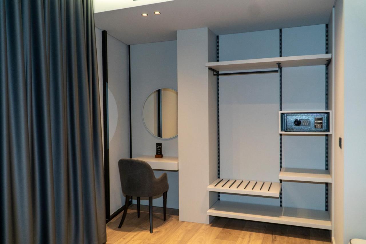Center Hotel Sarandë エクステリア 写真