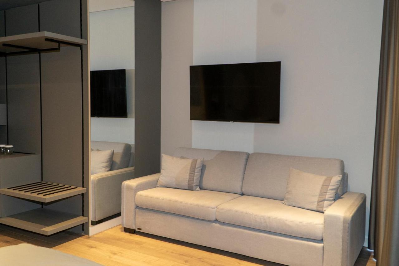 Center Hotel Sarandë エクステリア 写真