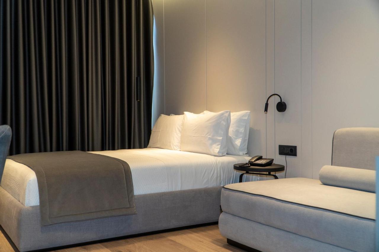 Center Hotel Sarandë エクステリア 写真