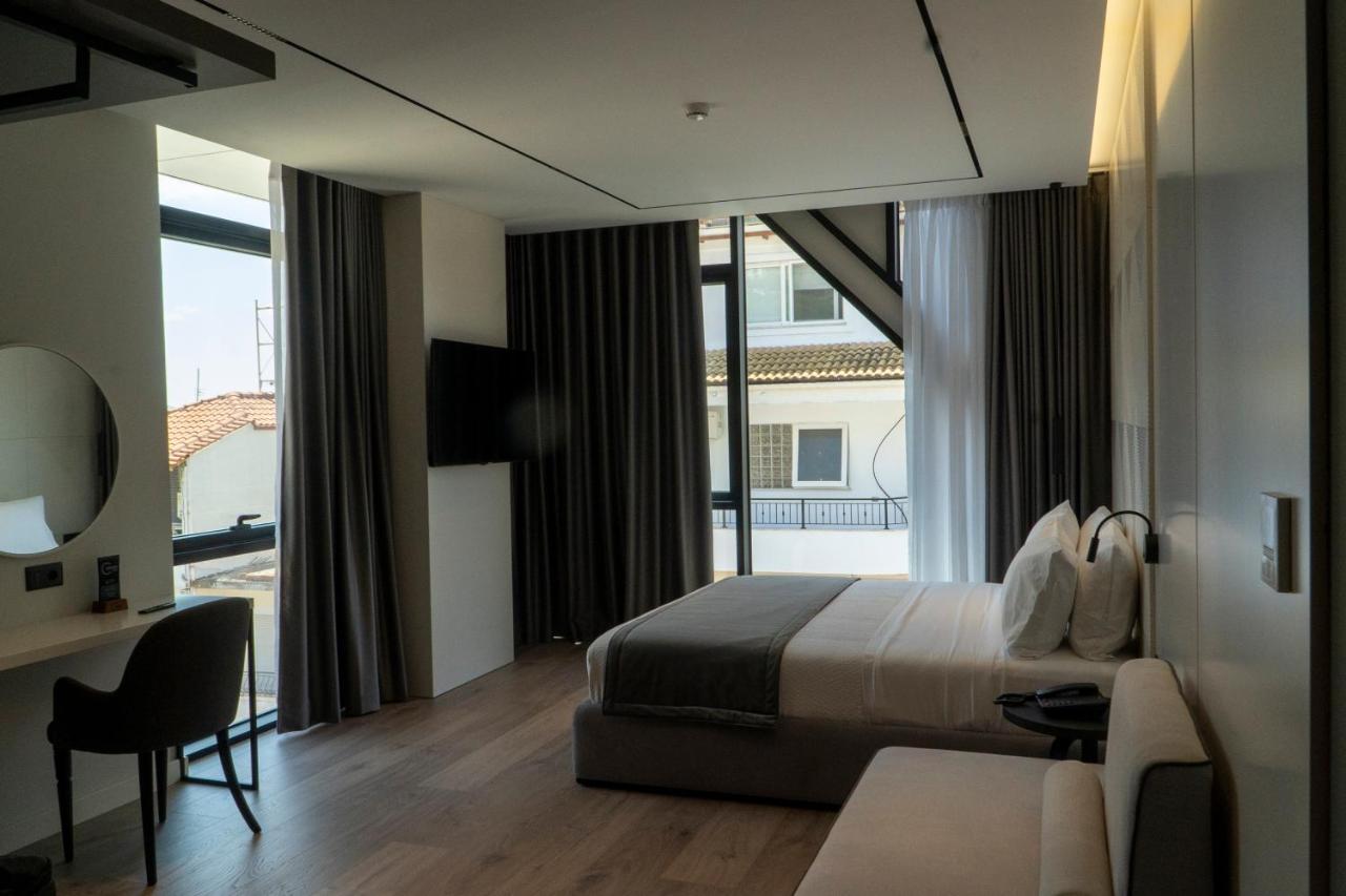 Center Hotel Sarandë エクステリア 写真