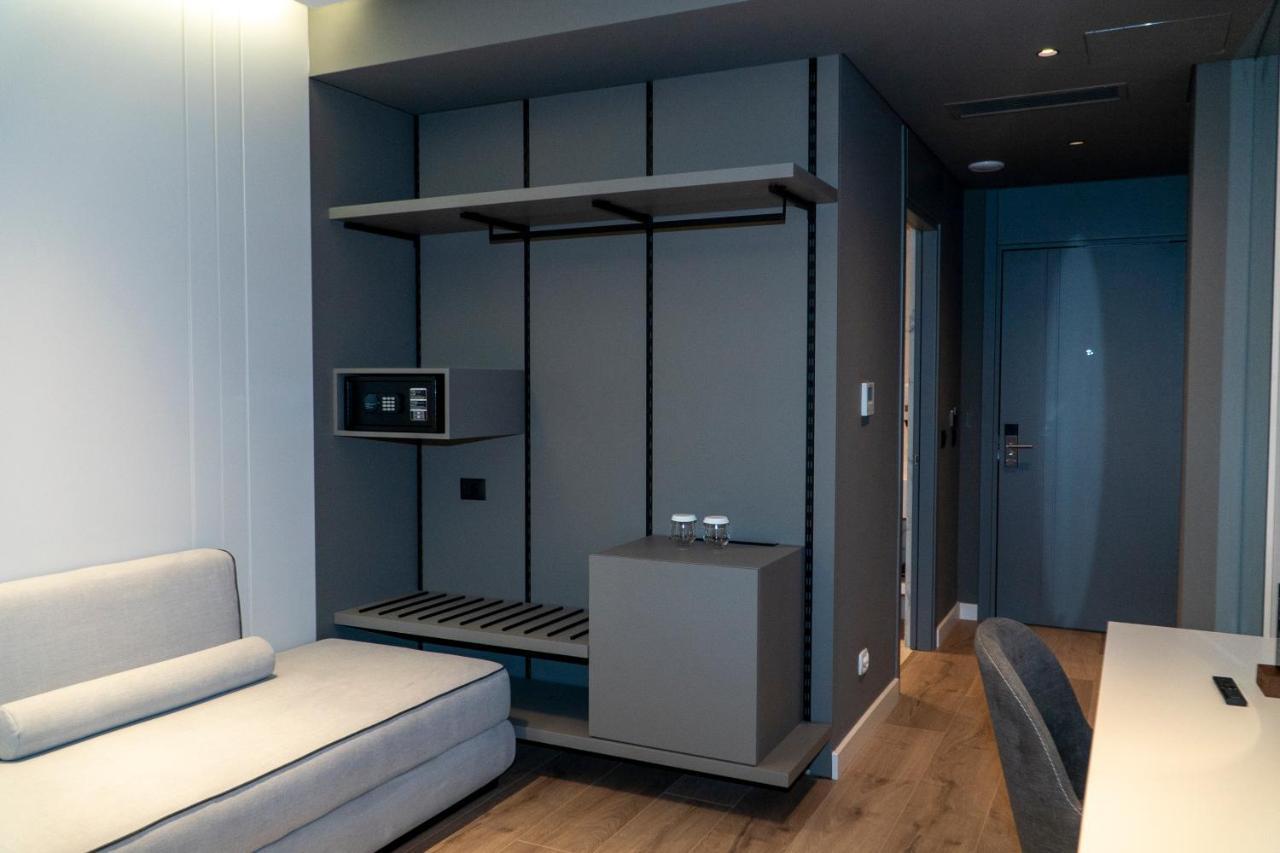 Center Hotel Sarandë エクステリア 写真
