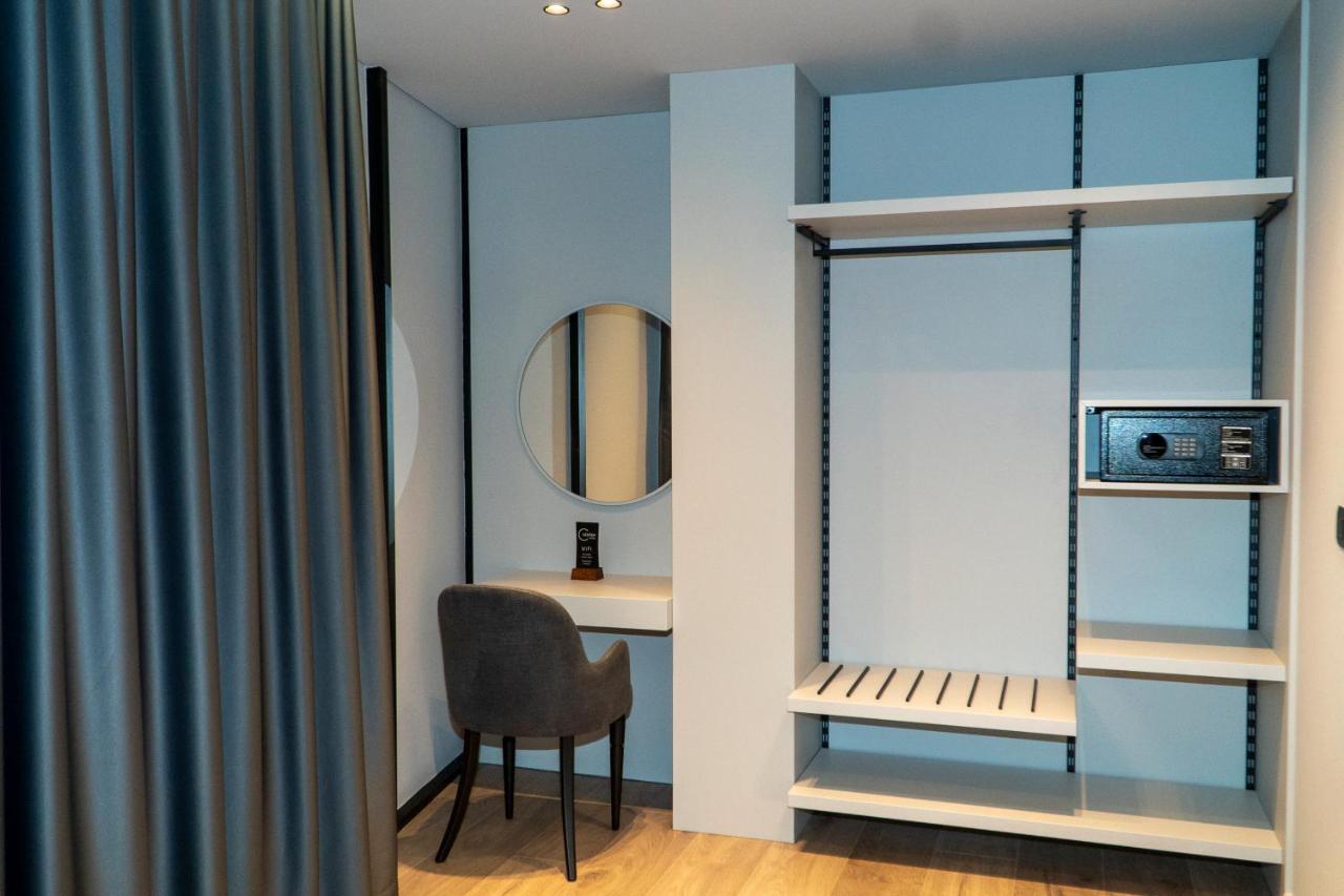 Center Hotel Sarandë エクステリア 写真