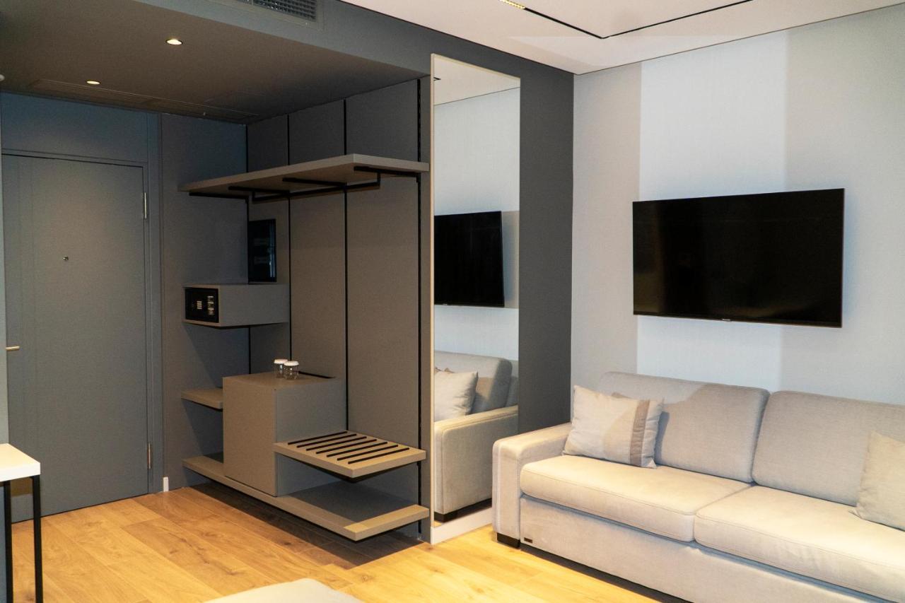 Center Hotel Sarandë エクステリア 写真