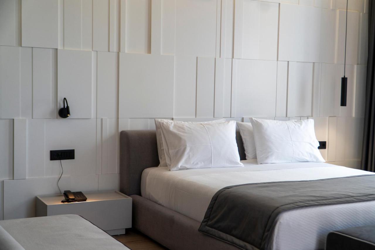 Center Hotel Sarandë エクステリア 写真