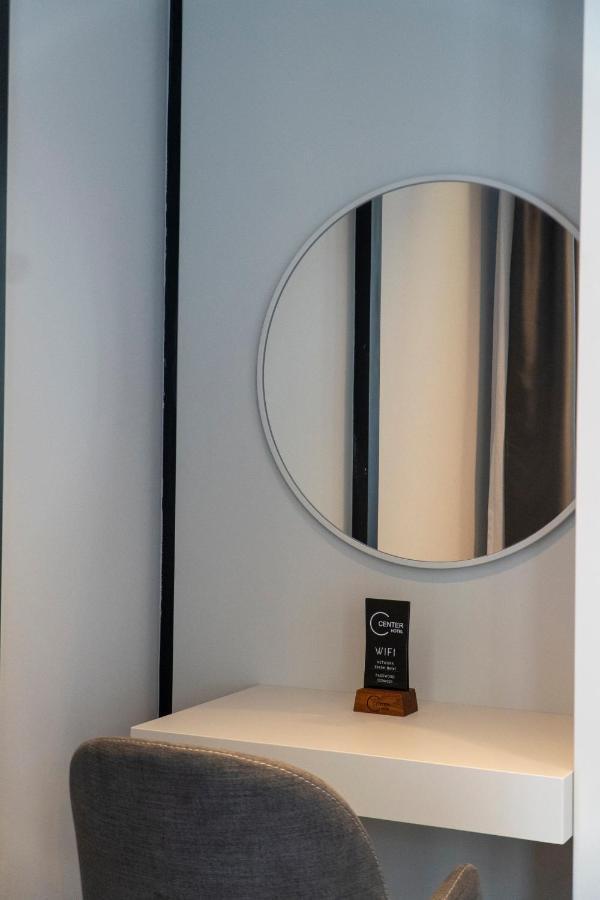 Center Hotel Sarandë エクステリア 写真
