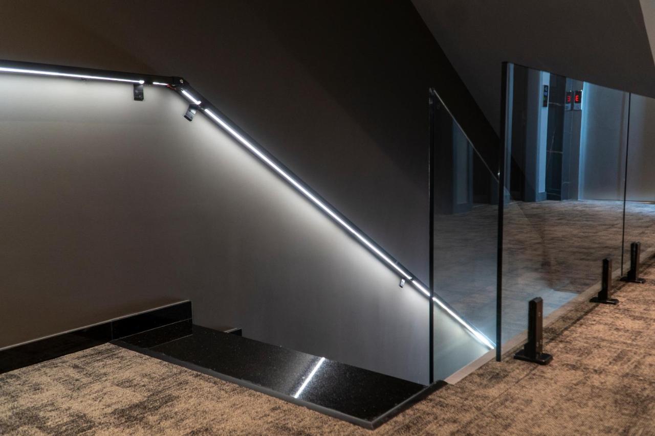 Center Hotel Sarandë エクステリア 写真