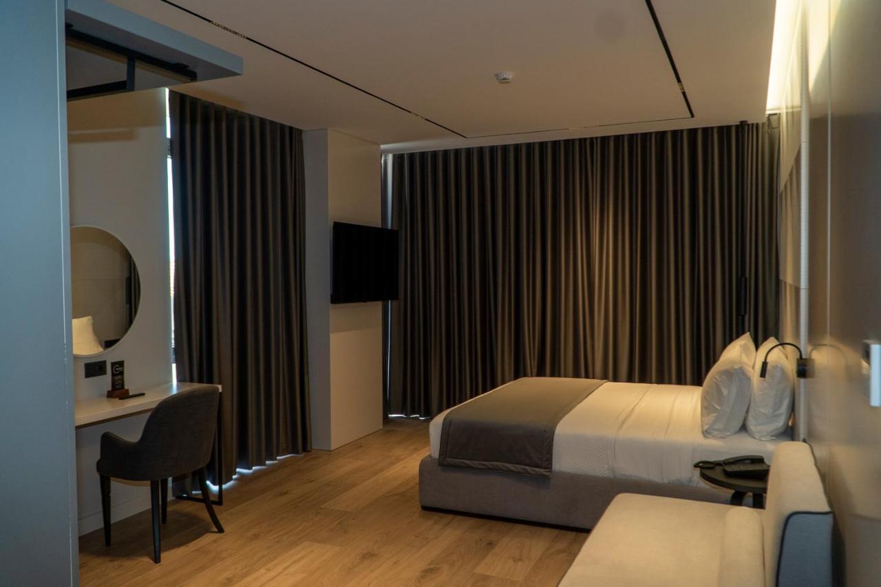 Center Hotel Sarandë エクステリア 写真