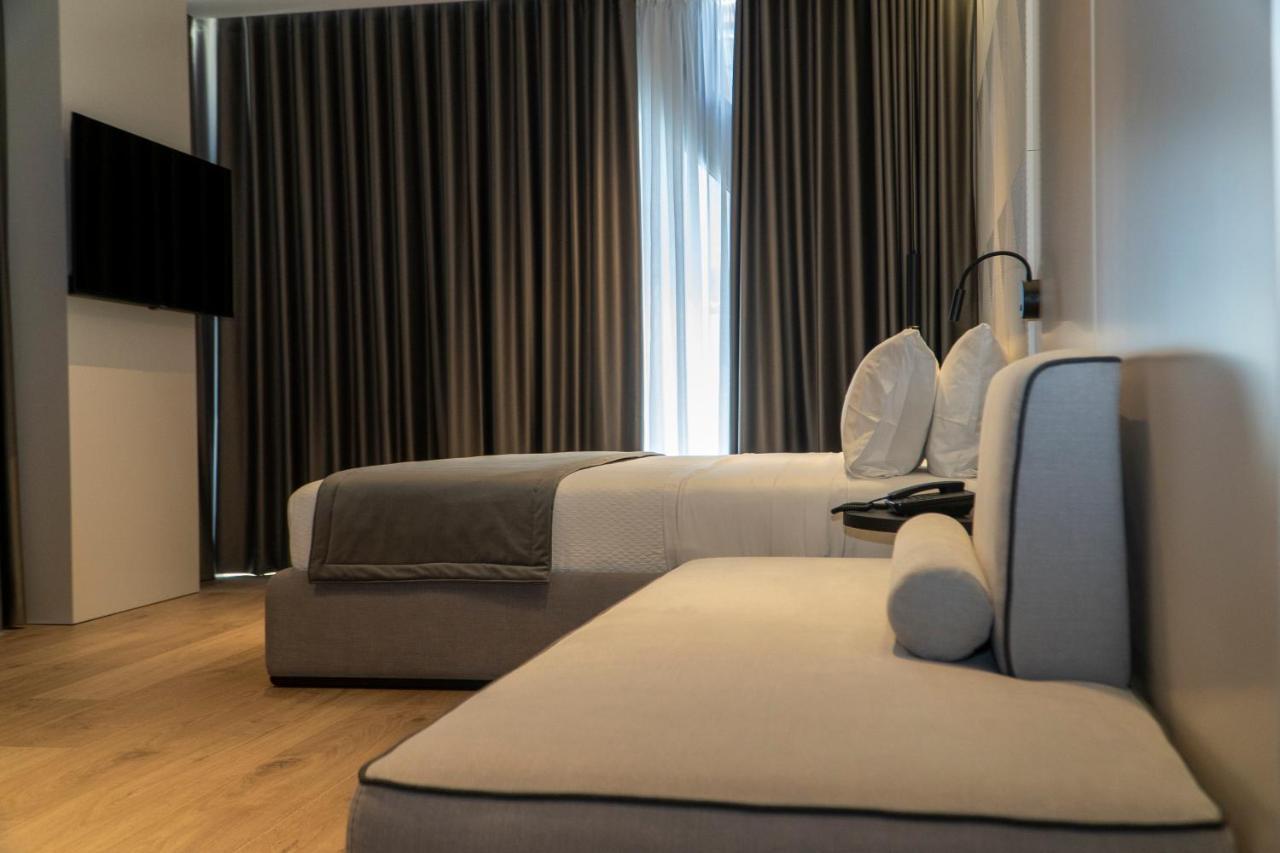 Center Hotel Sarandë エクステリア 写真