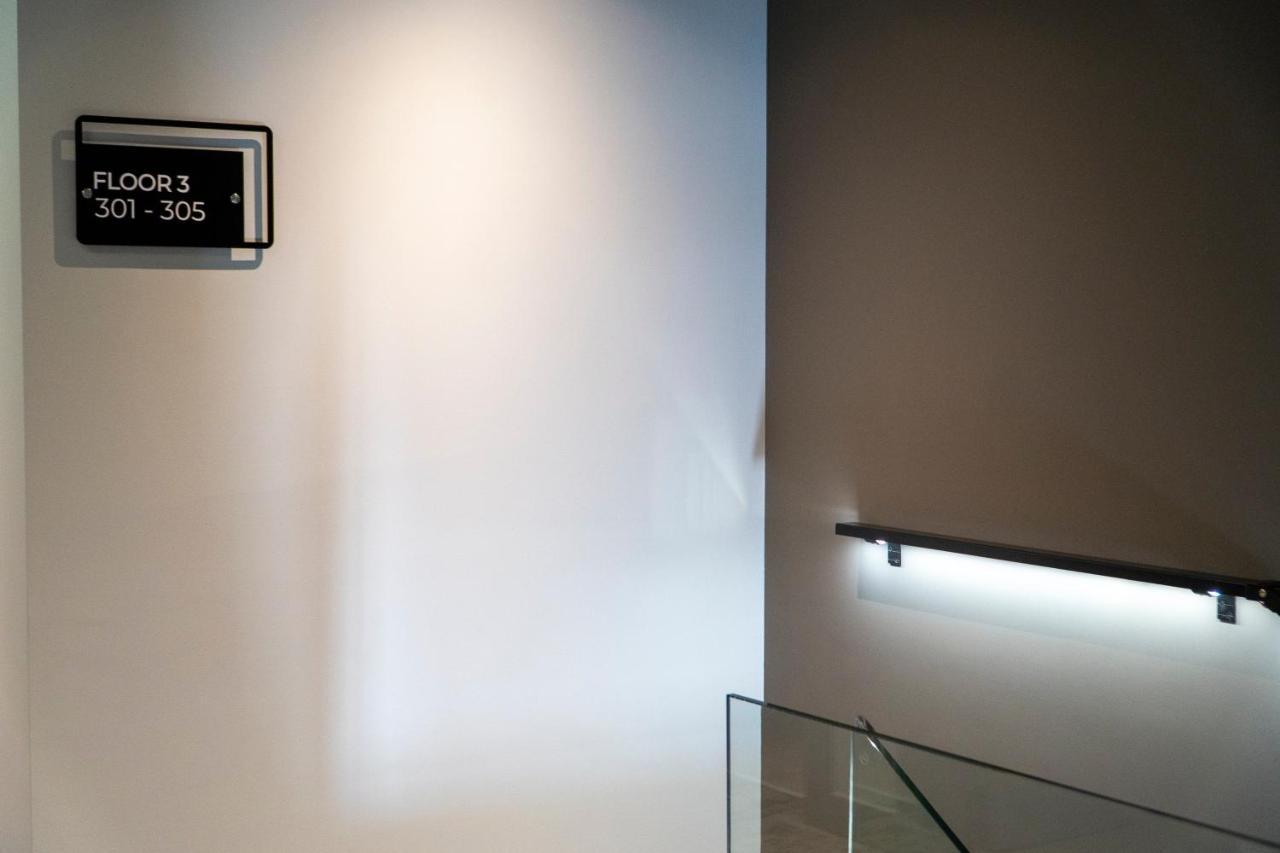 Center Hotel Sarandë エクステリア 写真
