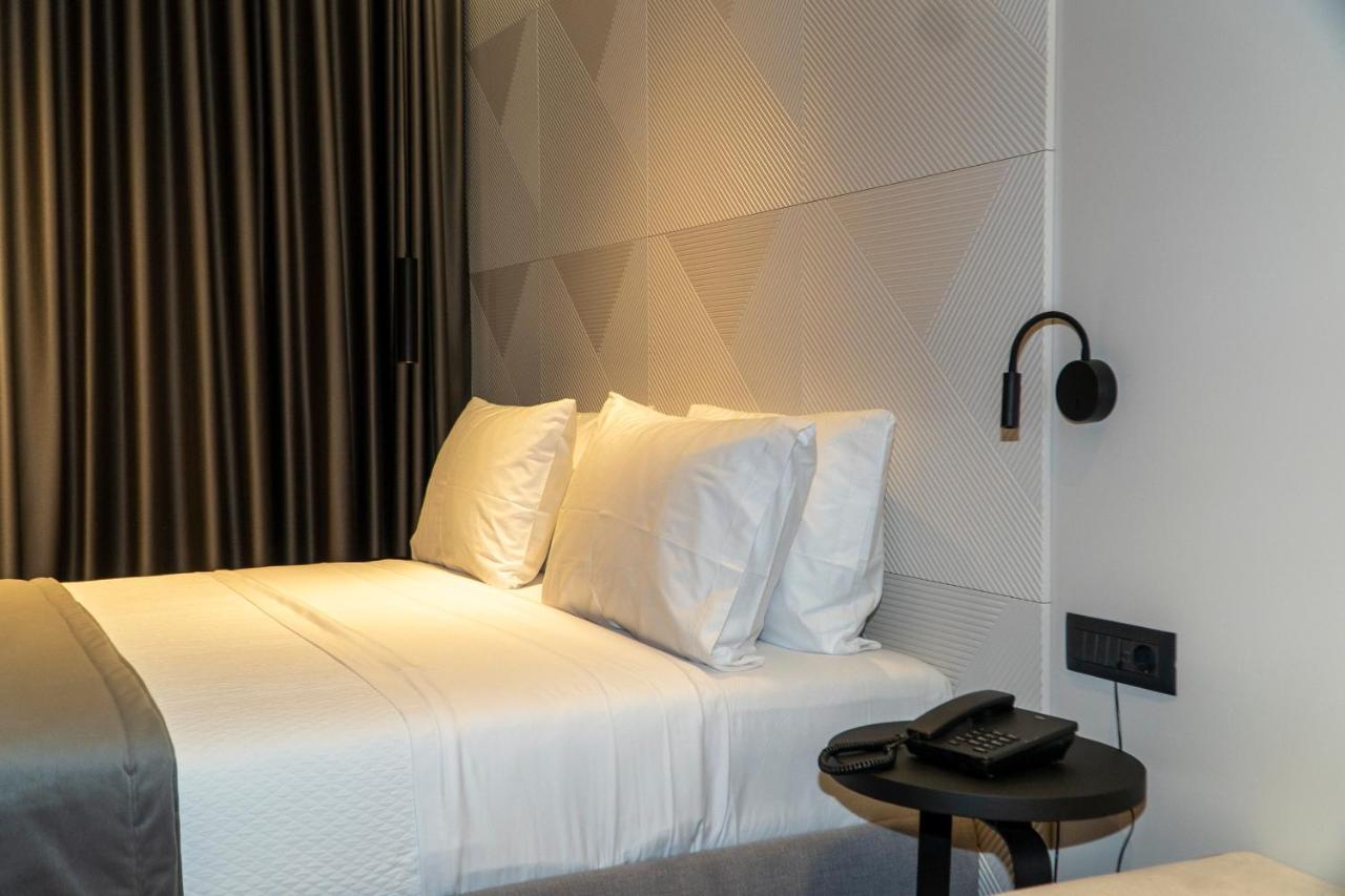 Center Hotel Sarandë エクステリア 写真