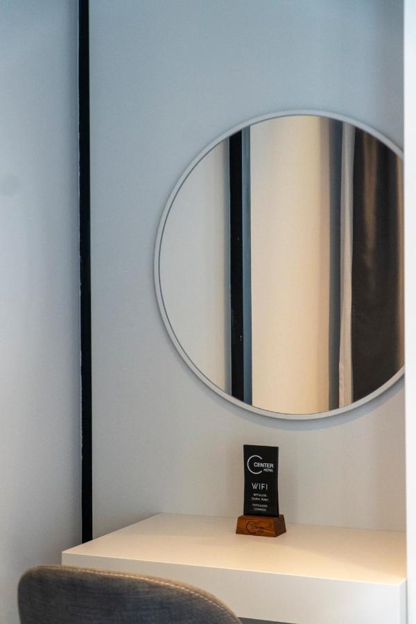 Center Hotel Sarandë エクステリア 写真
