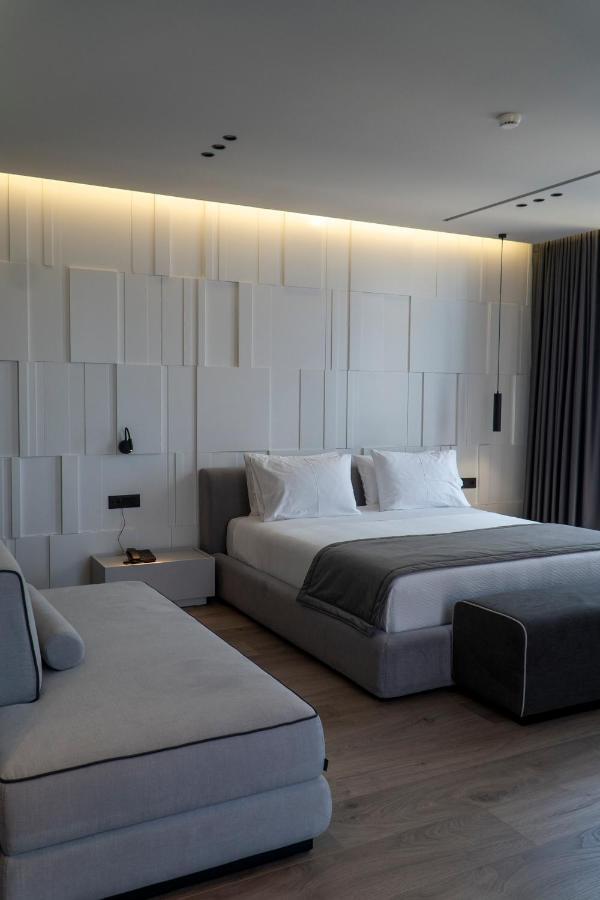 Center Hotel Sarandë エクステリア 写真
