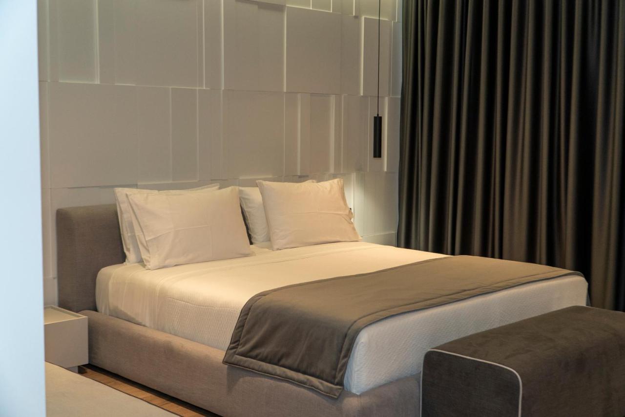 Center Hotel Sarandë エクステリア 写真