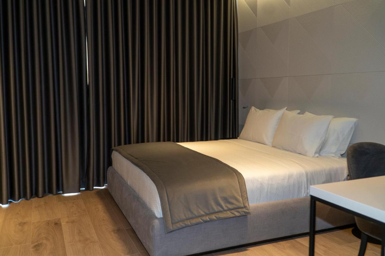 Center Hotel Sarandë エクステリア 写真