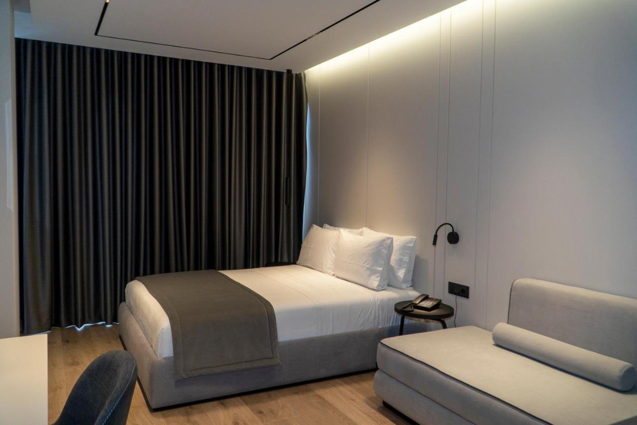 Center Hotel Sarandë エクステリア 写真